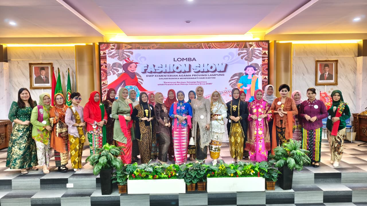 Siti Aisyah: Fashion Show DWP Kemenag Lampung Wujudkan Perempuan Percaya Diri Di Hari Kartini