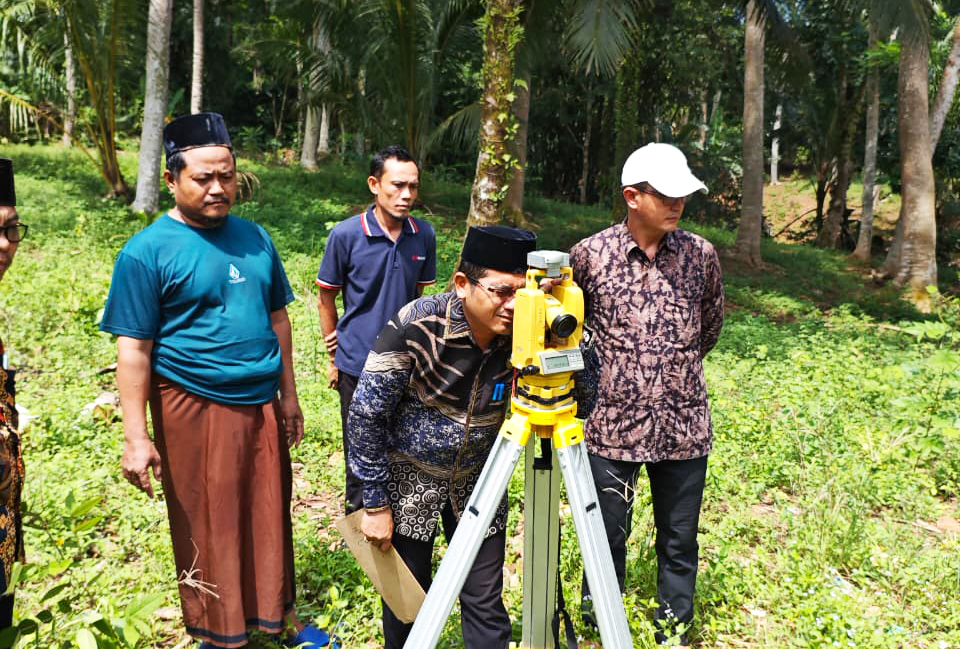 Bimas Islam Kemenag Pesisir Barat Laksanakan Pelayanan Pengukuran Arah Kiblat Di Dua Lokasi