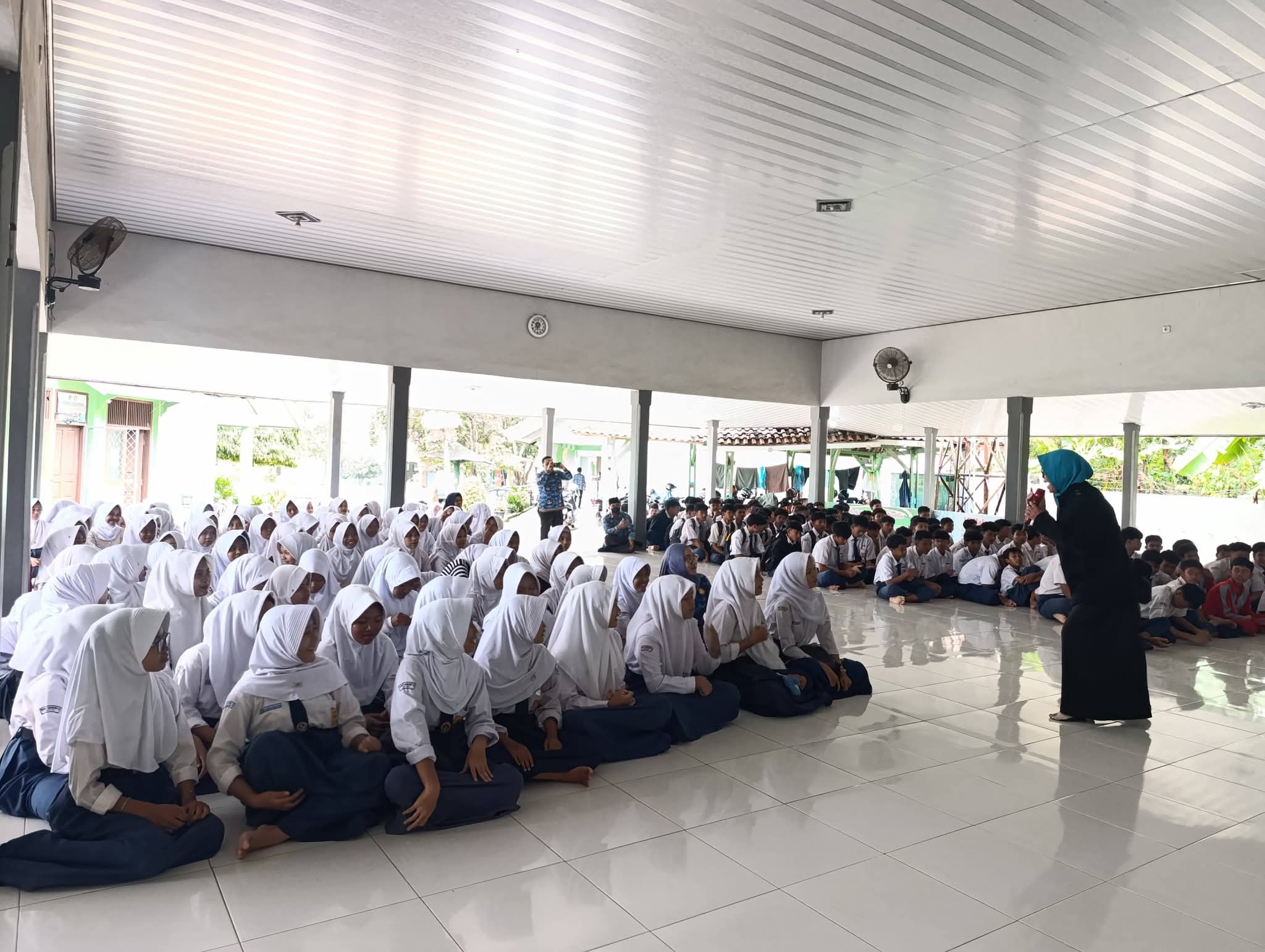 KUA Punggur Perkuat Pembinaan Generasi Muda Melalui Program BRUS Di SMPN 2 Punggur