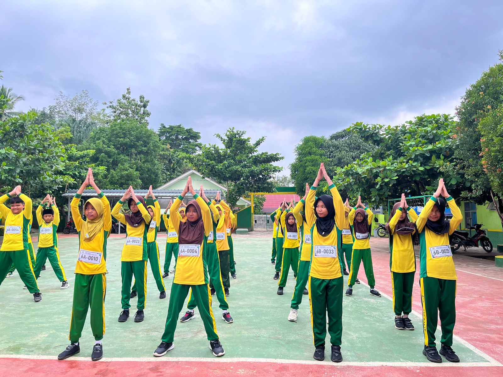 MIN 1 Way Kanan Evaluasi Keterampilan Fisik Siswa Lewat Ujian Praktik PJOK