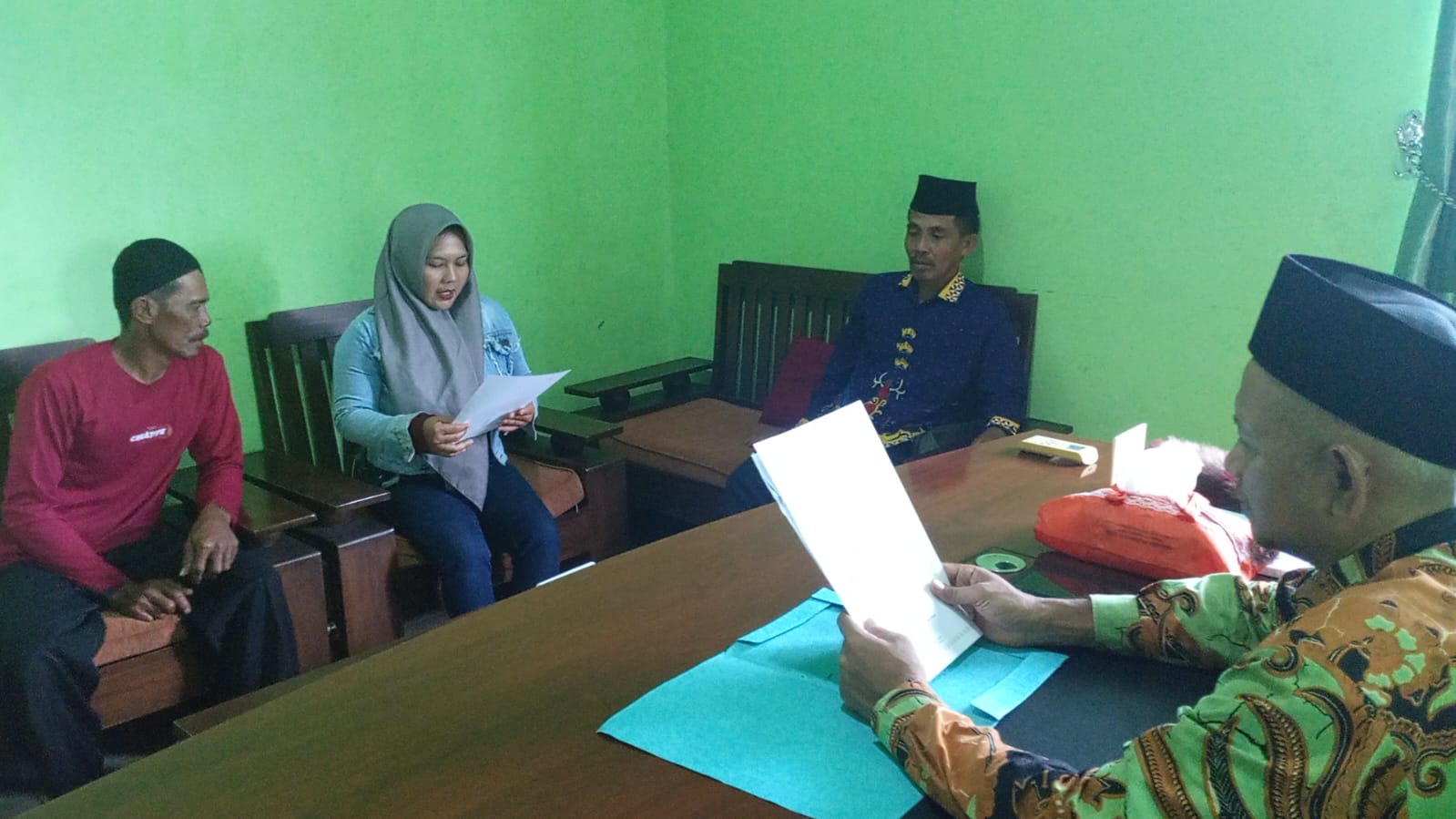 Langkah Spiritual Baru, Warga Rajawali Ucapkan Ikrar Masuk Islam Di KUA Bandar Surabaya