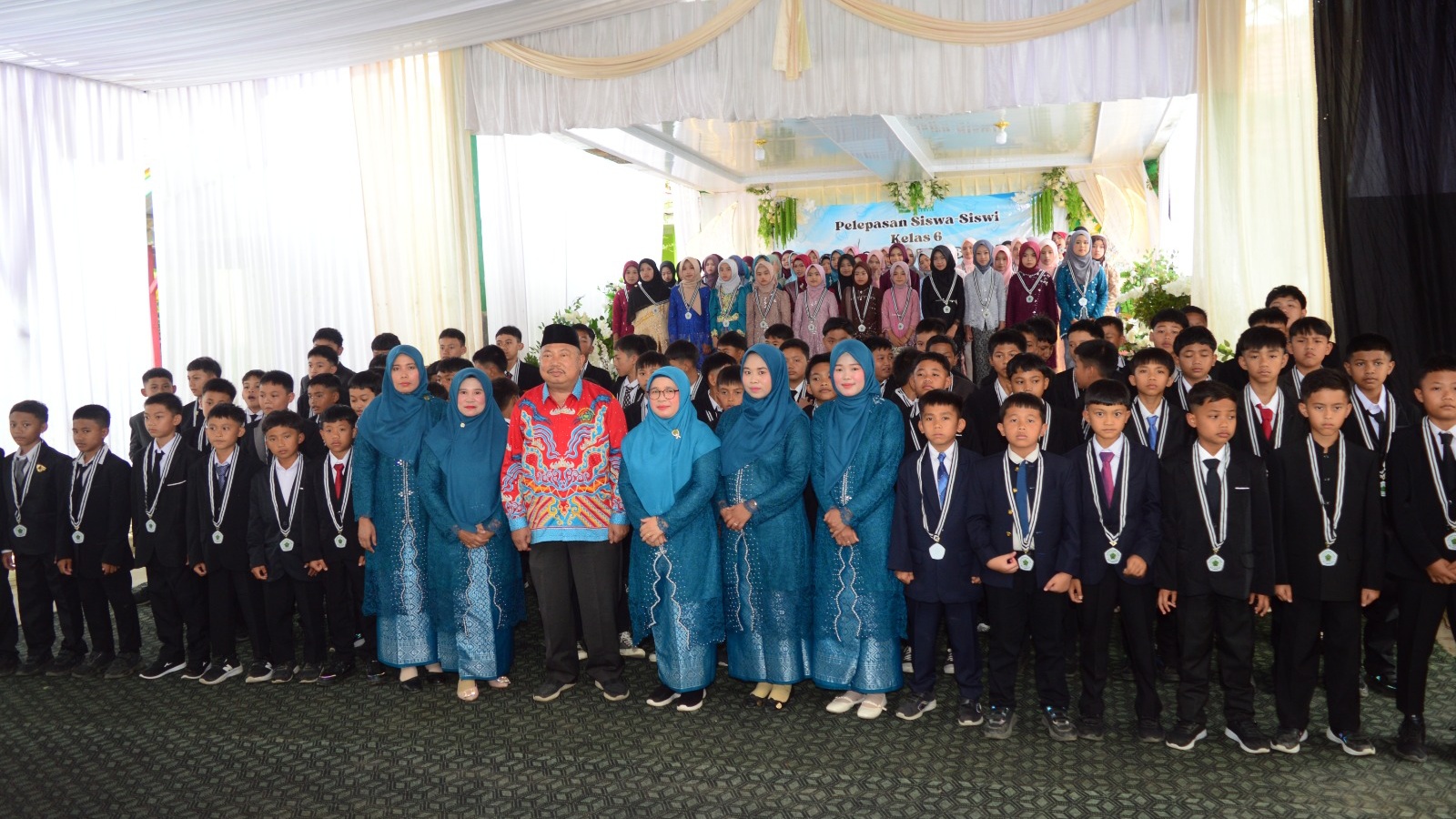 Pelepasan Siswa/Siswi Kelas VI MIN 2 Lambar, “Bersama Dalam Kenangan, Bersinar Dalam Masa Depan”