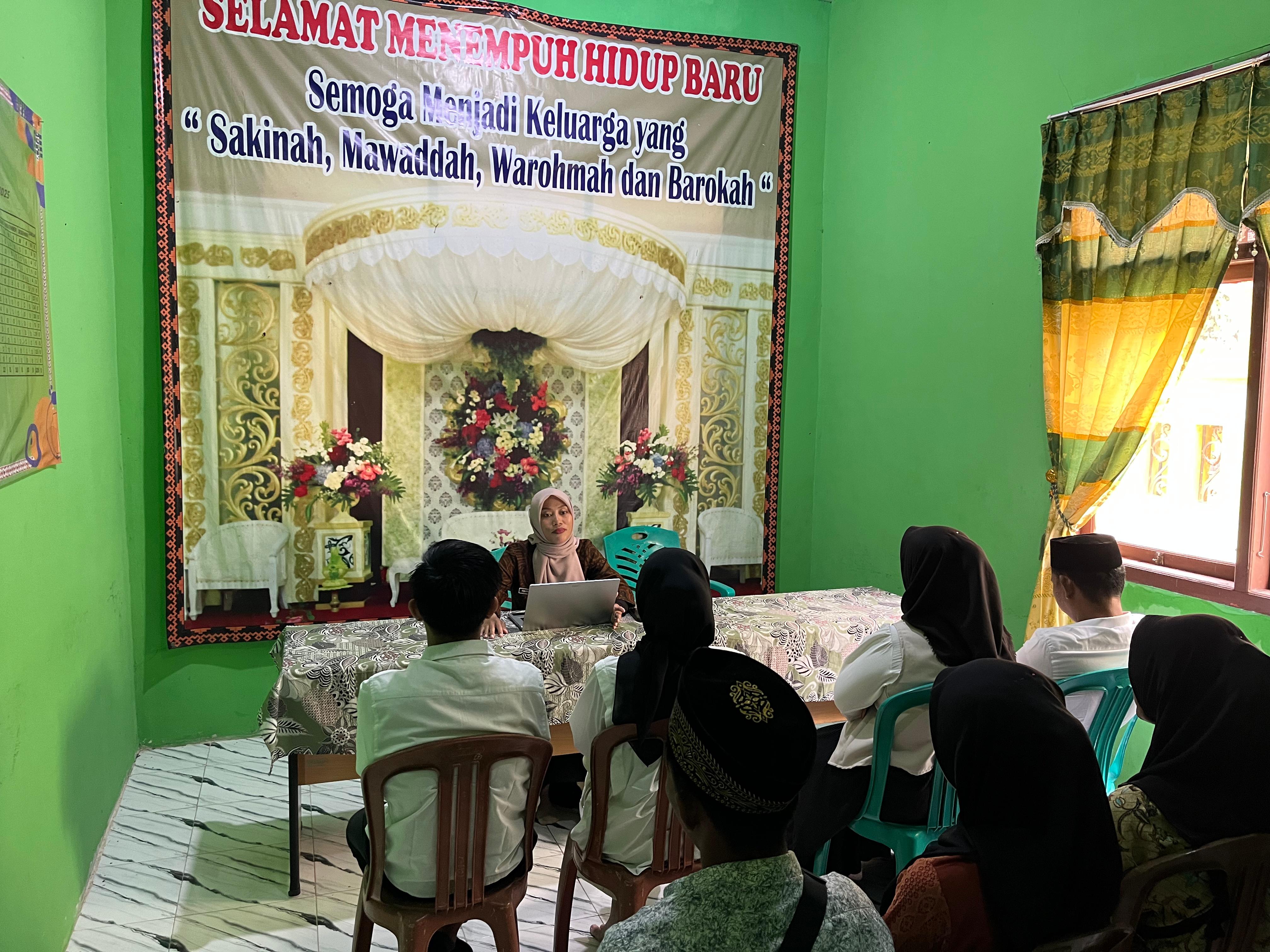 Melalui Bimwin, Penyuluh Agama Islam KUA Negeri Besar Tanamkan Pemahaman Kehidupan Rumah Tangga