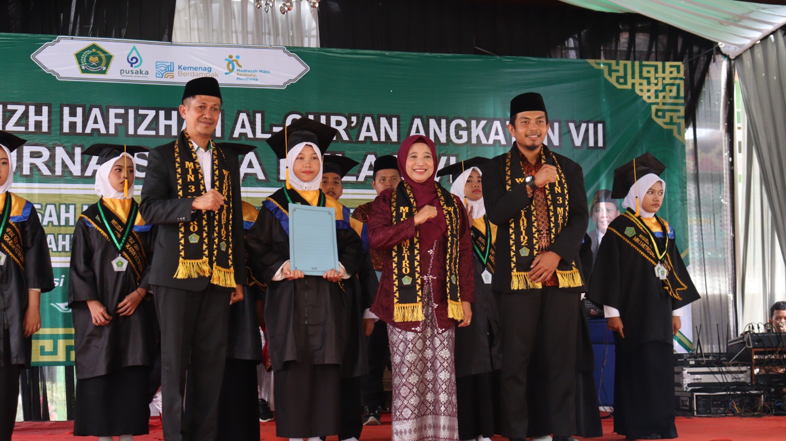 Kemenag Kota Metro Apresiasi Dan Perkuat Dukungan Pendidikan Qurani Di Wisuda Tahfidz Ke-7 MIN 3 Metro
