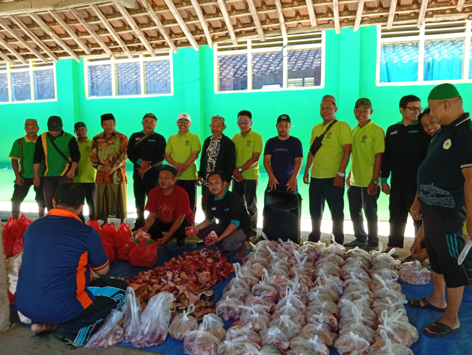 Pokjaluh Kemenag Lampung Tengah Tebar Kepedulian, 220 Paket Daging Kurban Disalurkan