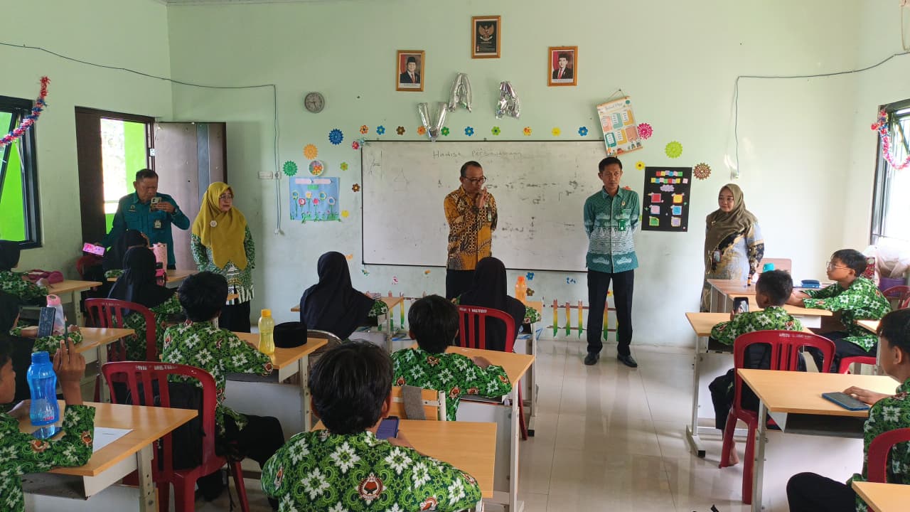 Kemenag Metro Monitoring Asesmen Sumatif Akhir Di MIN 1 Metro