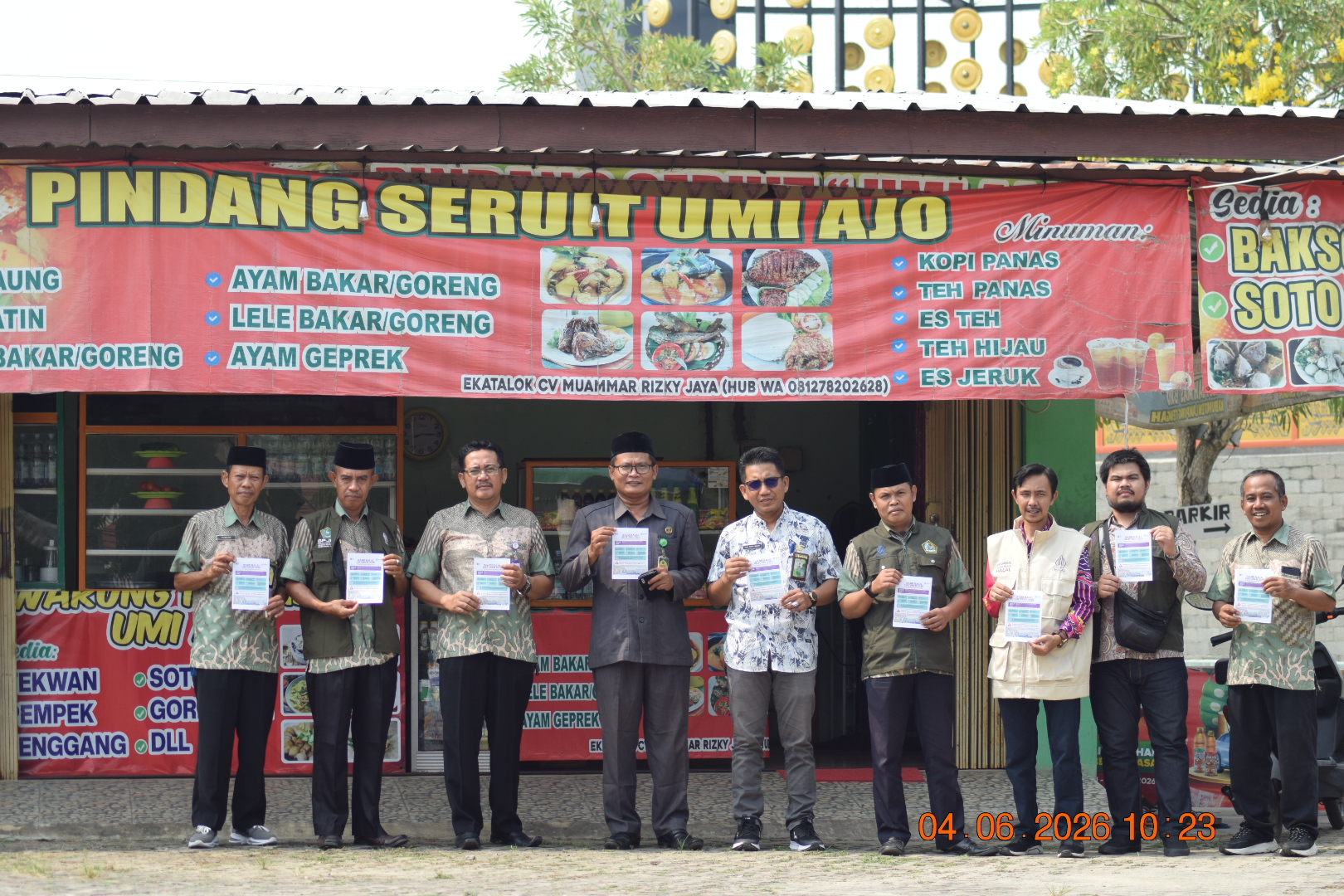 Wajib Halal 2026 Kian Dekat, Satgas Halal Kemenag Lampung Tengah Edukasi Pelaku UMKM Di Tugu Canang