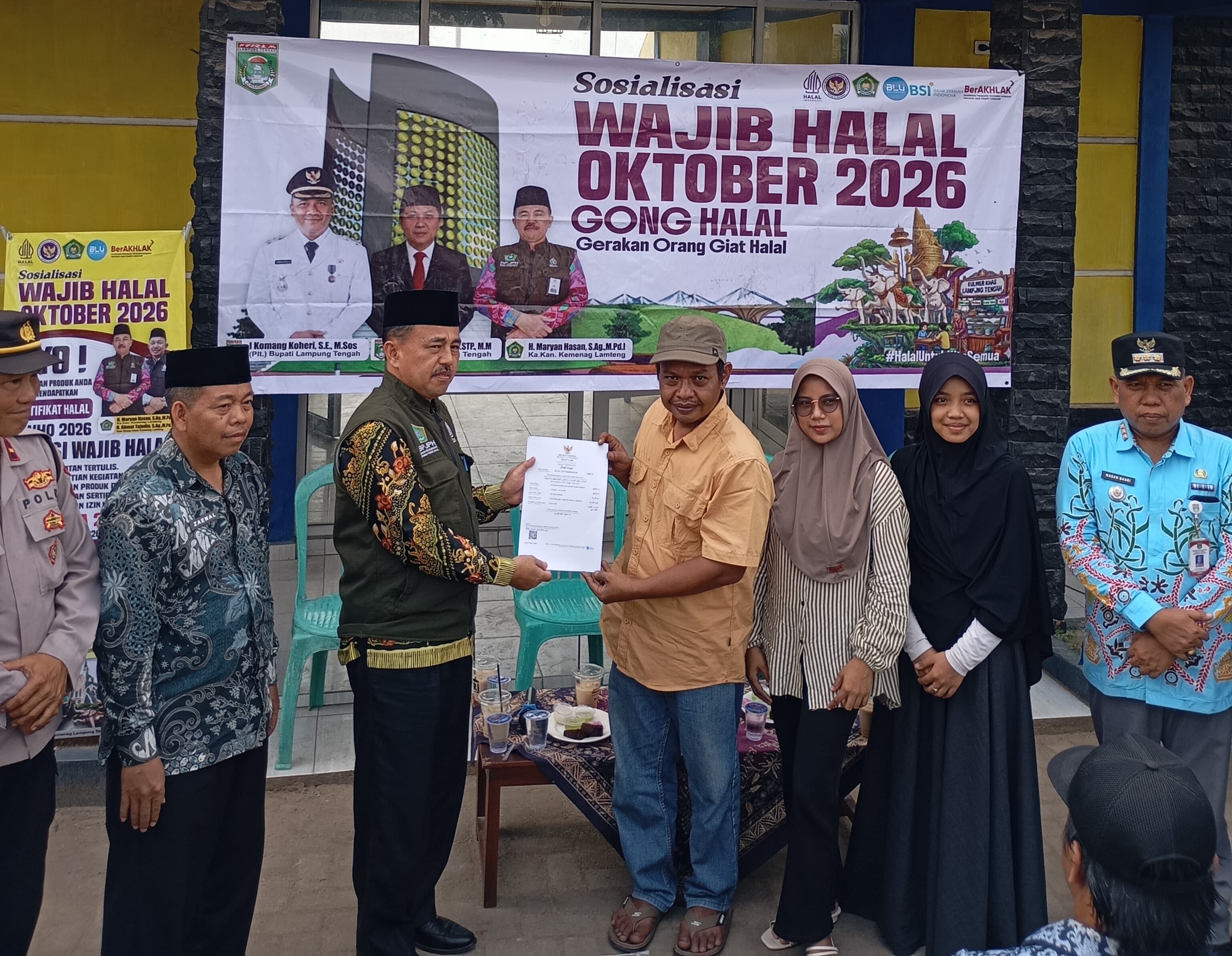 Kemenag Lampung Tengah Serahkan Sertifikat Halal, Perkuat Komitmen Wajib Halal 2026