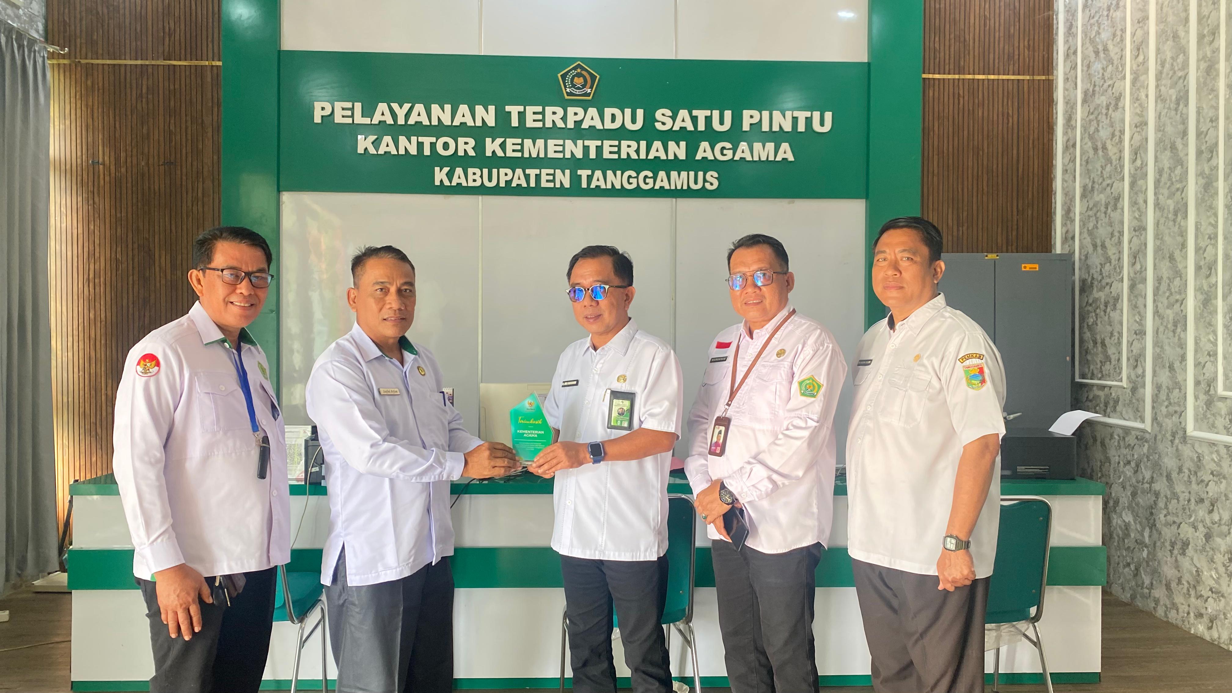 Konsisten Menebar Manfaat, Kemenag Tanggamus Dinobatkan Sebagai Kontributor ZIS Terbesar