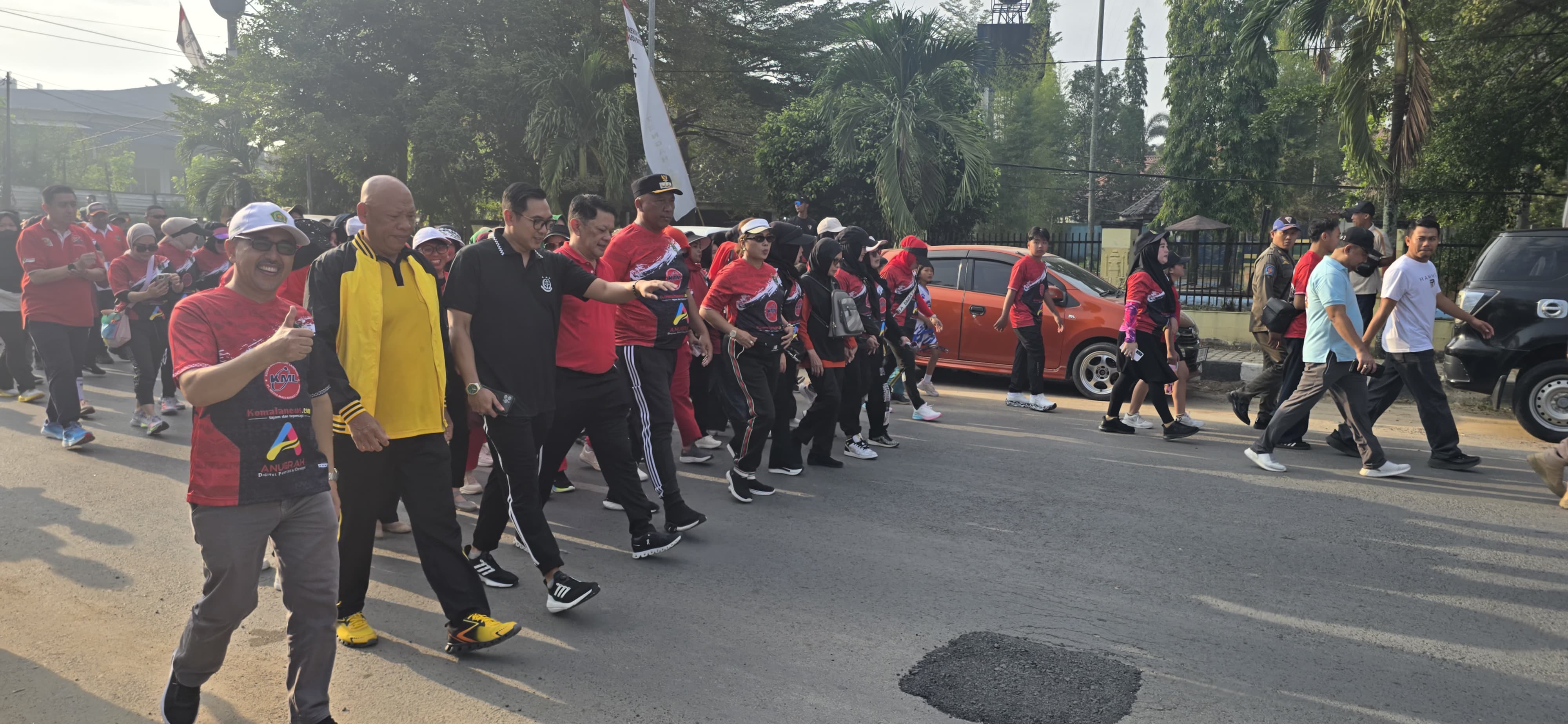Ikuti Jalan Sehat HUT Ke-80, Kepala Kemenag Lampung Tengah Gaungkan Semangat Kebersamaan