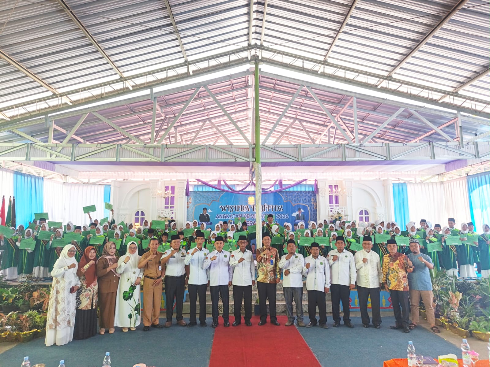 Haru Dan Penuh Kebanggaan, Farid Wajedi Mewisuda 95 Hafidz MIN 1 Pesawaran