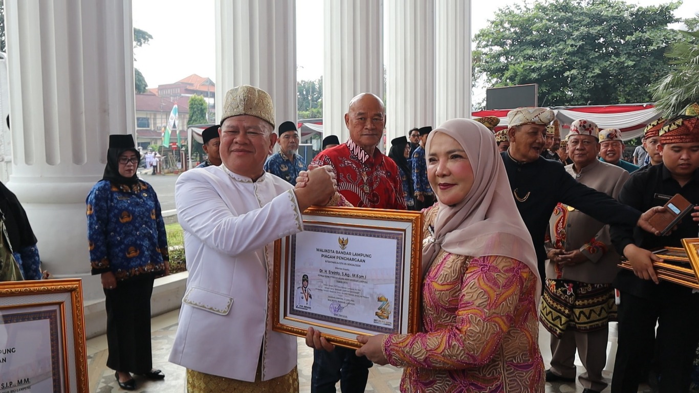 Erwinto Terima Penghargaan Pada HUT Ke-344 Kota Bandar Lampung