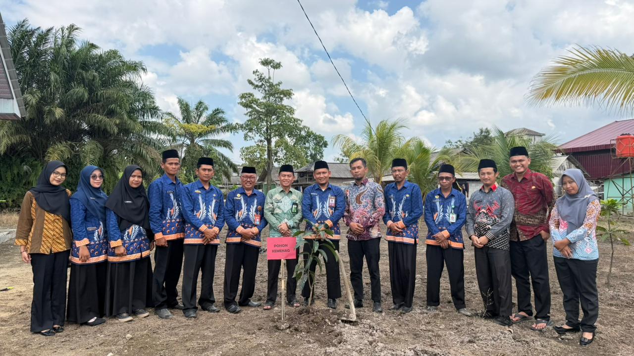Tanam Bibit Pohon Dukung Program Ekoteologi, Kemenag Mesuji Gelar Monev NR Dan Pembinaan ASN