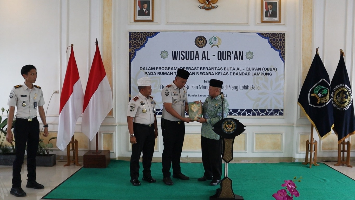 Kemenag Kota Bandar Lampung Serahkan Al-Qur’an Untuk Warga Binaan Rutan Kelas I
