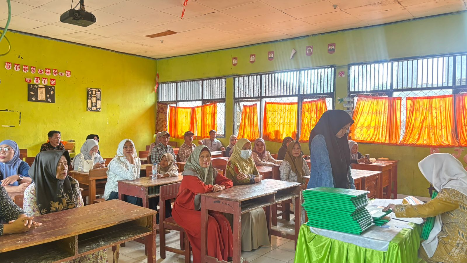 MTsN 2 Tanggamus Laksanakan Pembagian Raport Tahun Ajaran 2025/2026