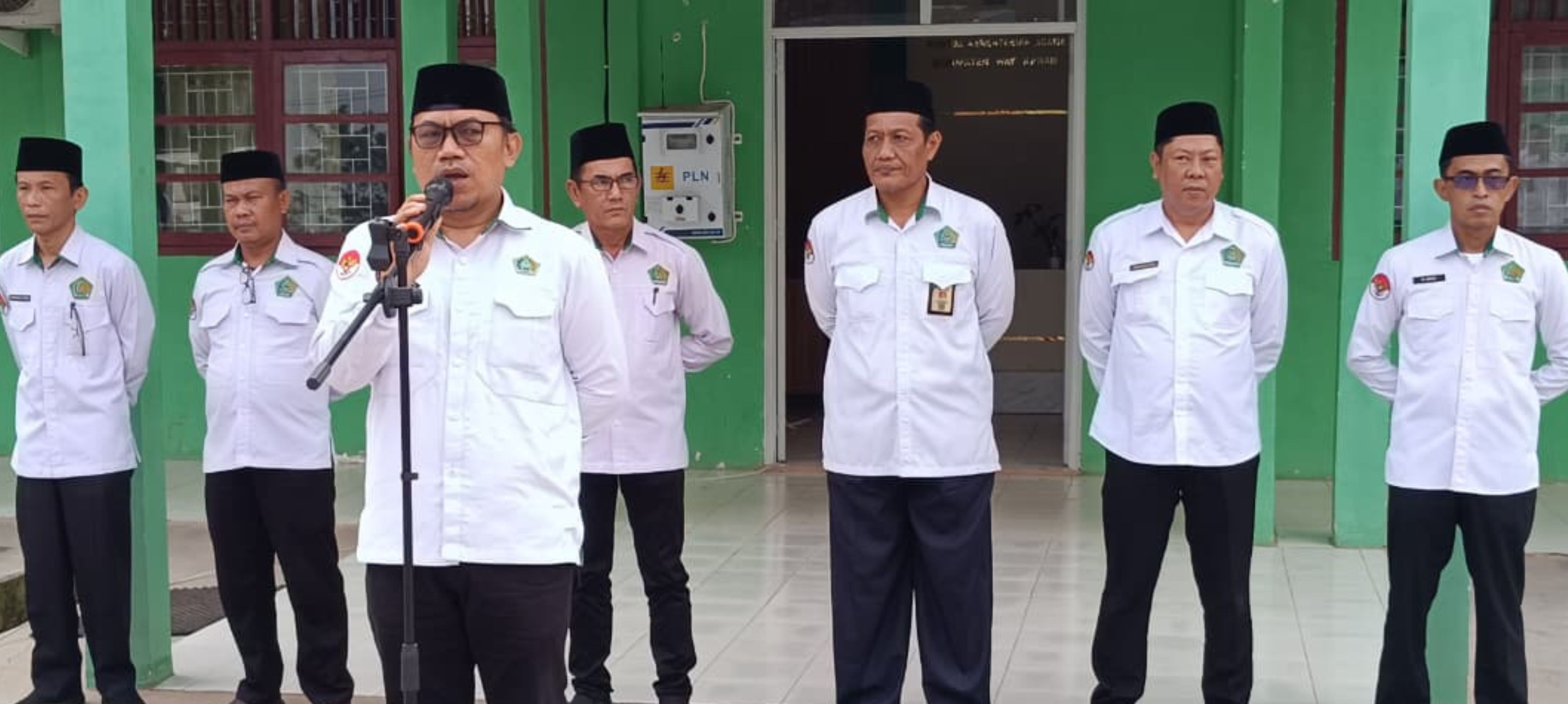 Kakankemenag Way Kanan Tekankan Tertib Administrasi Dan Lepas Pegawai Purna Bakti