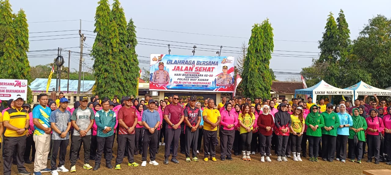 Kakankemenag Way Kanan Hadiri Jalan Sehat Hari Bhayangkara, Kebersamaan Jadi Sorotan