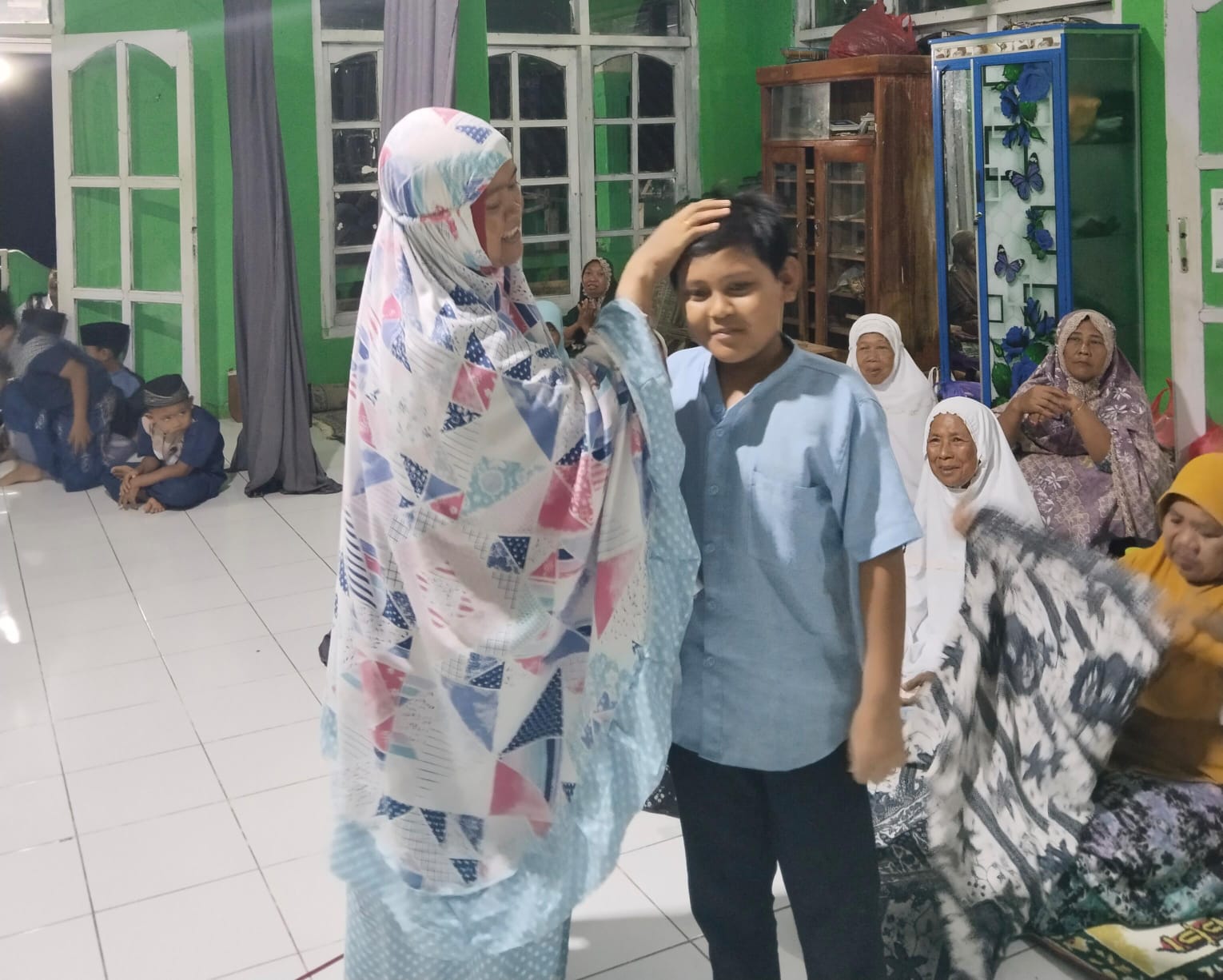 Berbagi Kebahagiaan, MT Darussalam Dan PAI KUA Blambangan Umpu Santuni Anak Yatim Serta Janda Lansia