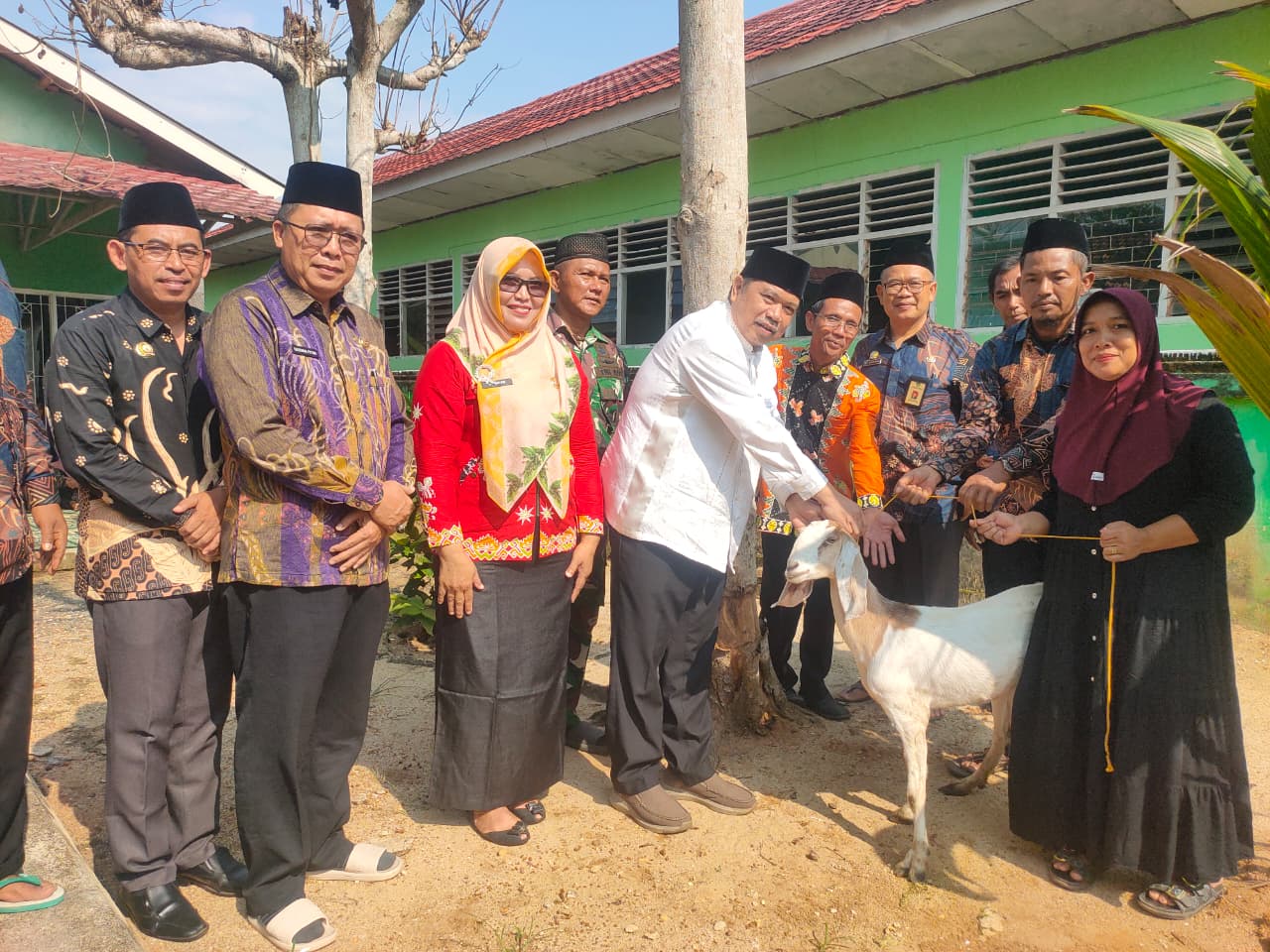 Serentak Se-Indonesia, Kemenag Lampung Timur Hadirkan Kebahagiaan Bagi Anak Yatim Dan Penyandang Disabilitas