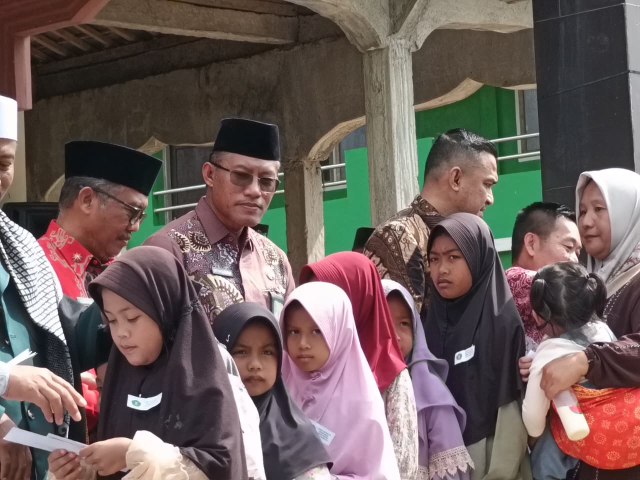 Peringati Hari Asyura, M. Surur Turut Santuni Anak Yatim Dan Edukasi Pentingnya Bimwin