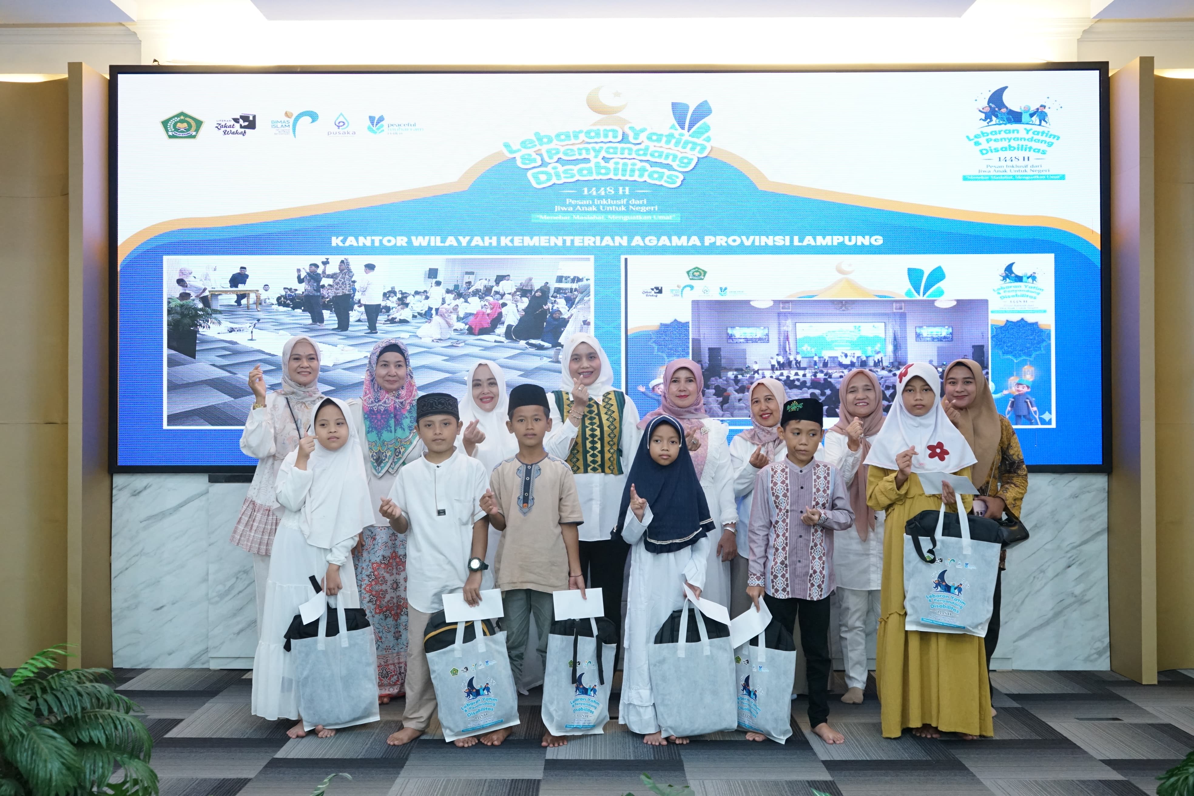 Wakil Ketua DWP Kanwil Kemenag Lampung Hadiri Lebaran Yatim Dan Penyandang Disabilitas