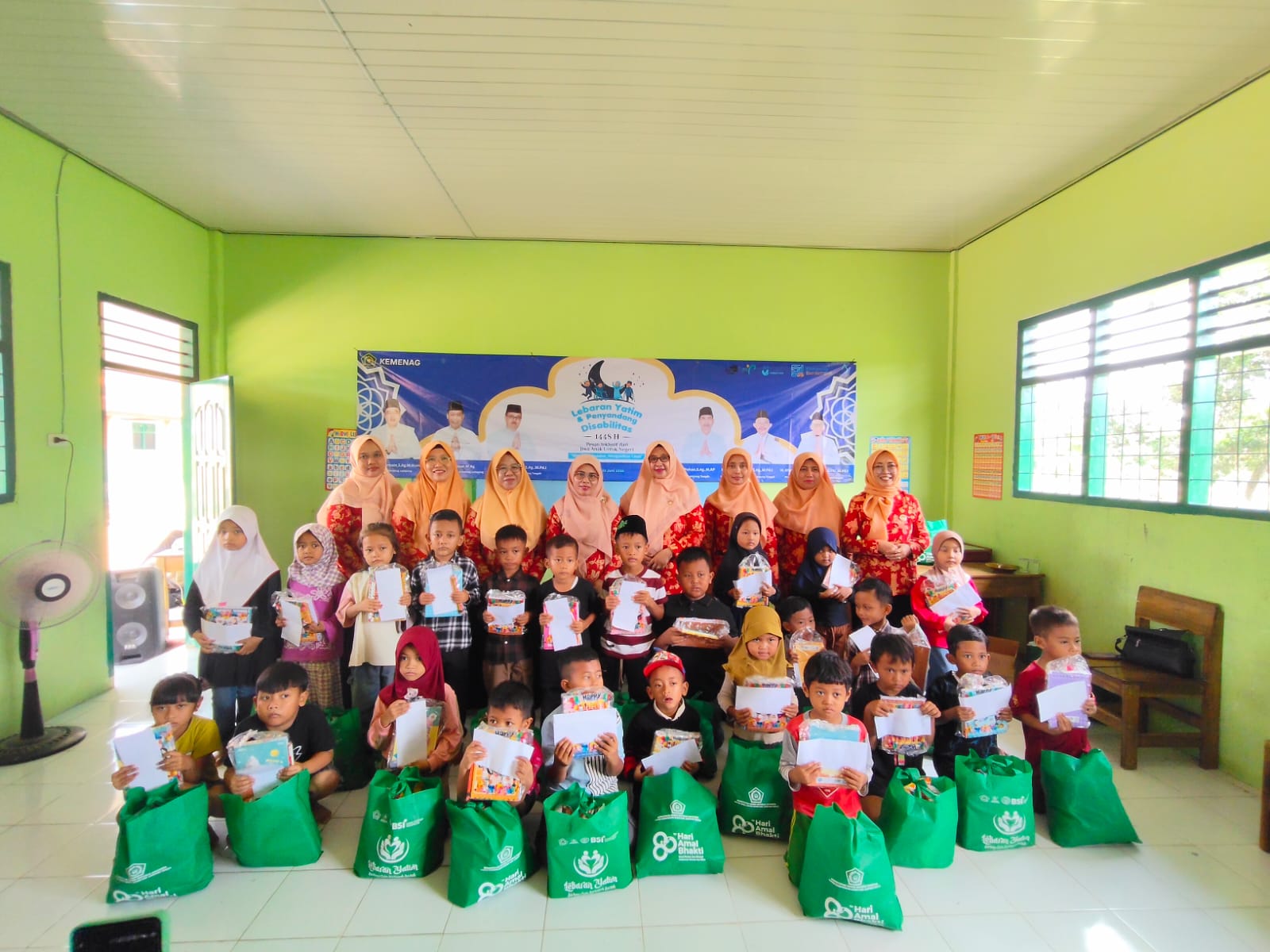 DWP Kemenag Lampung Tengah Perkuat Kepedulian Sosial Melalui Program Mengajar Dan Lebaran Yatim