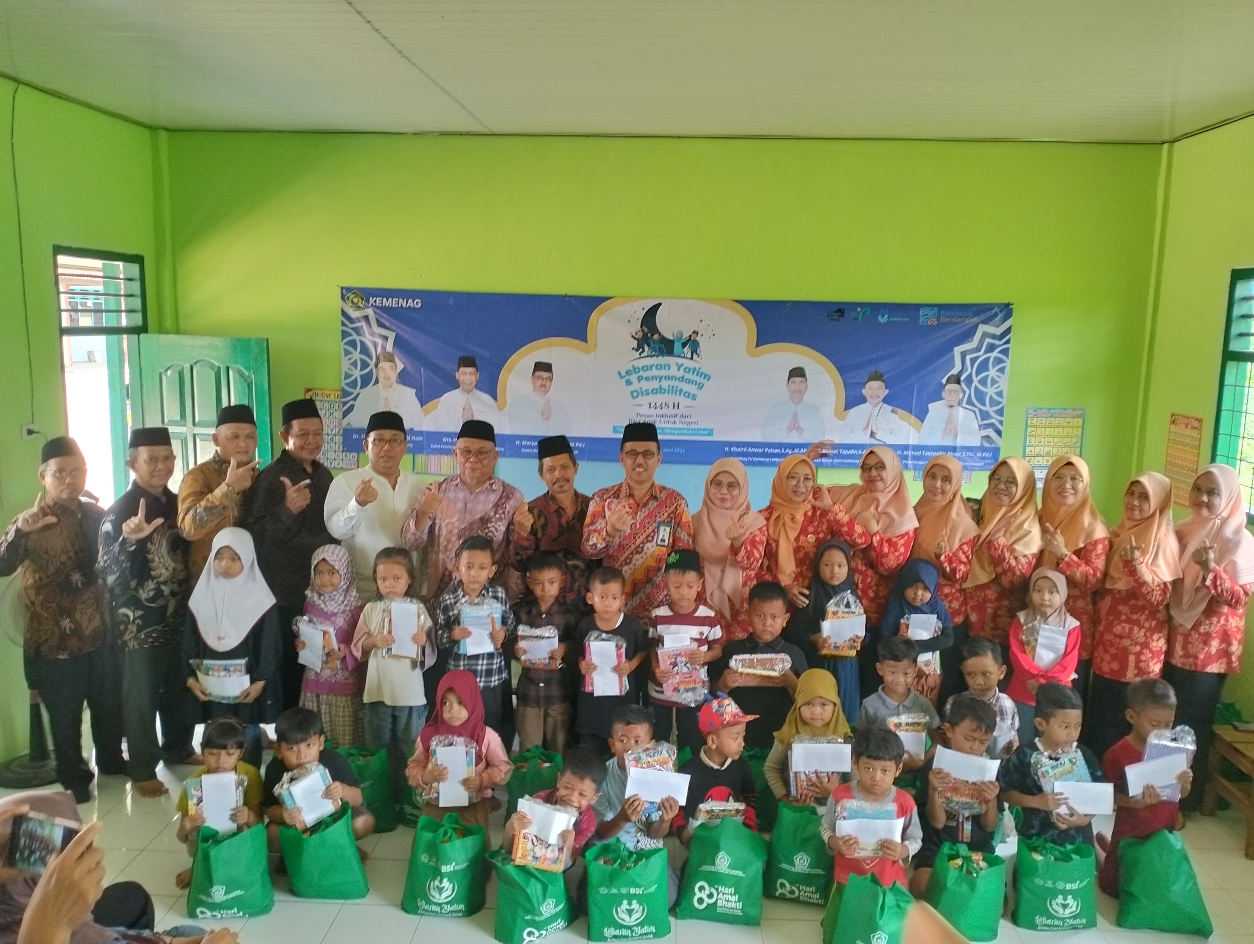 Kemenag Lampung Tengah Hadirkan Makna Muharram Melalui Lebaran Yatim Di MIN 2