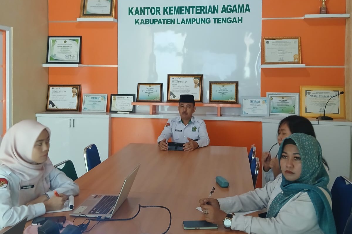 Menuju Pelayanan Publik Unggul, Kemenag Lampung Tengah Asah Kompetensi Tim SKM Online
