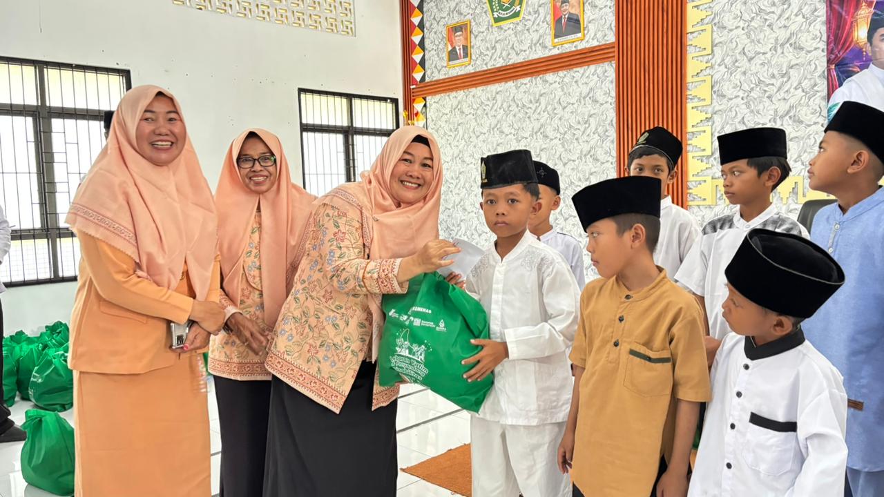 DWP Kemenag Tanggamus Berbagi Kebahagiaan Pada Lebaran Yatim Dan Penyandang Disabilitas