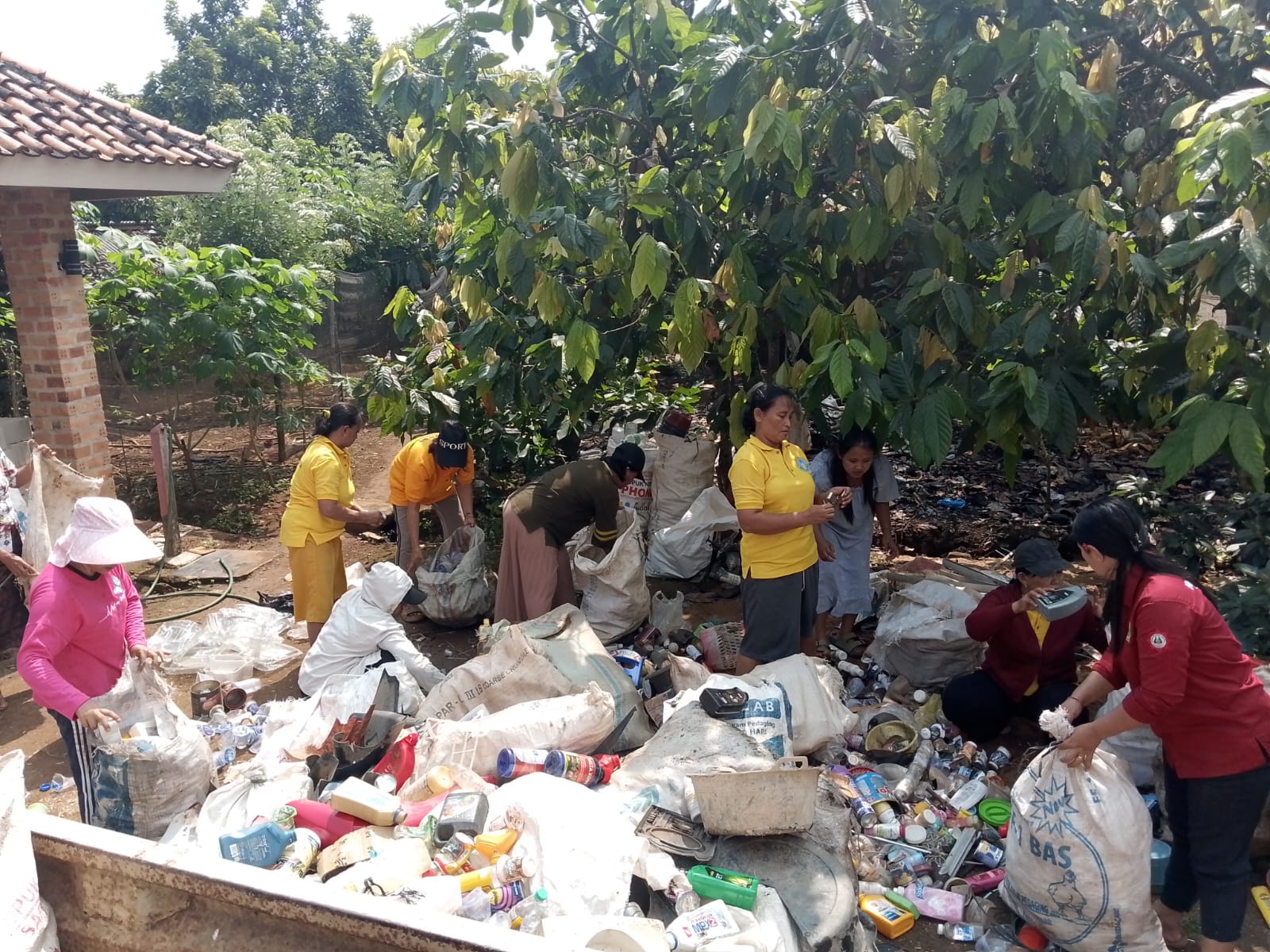 Saat Sampah Bernilai Ibadah, Penyuluh Agama Hindu Lampung Tengah Perkuat Edukasi Dana Punia