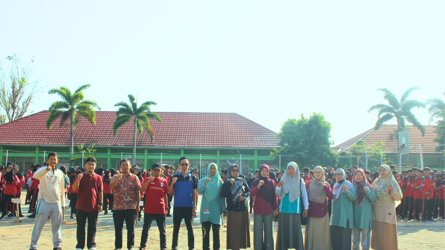 Tanamkan Nilai Ekoteologi, Warga MTsN 1 Lampung Selatan Bersatu Bersihkan Madrasah Jelang Hari Pertama Sekolah