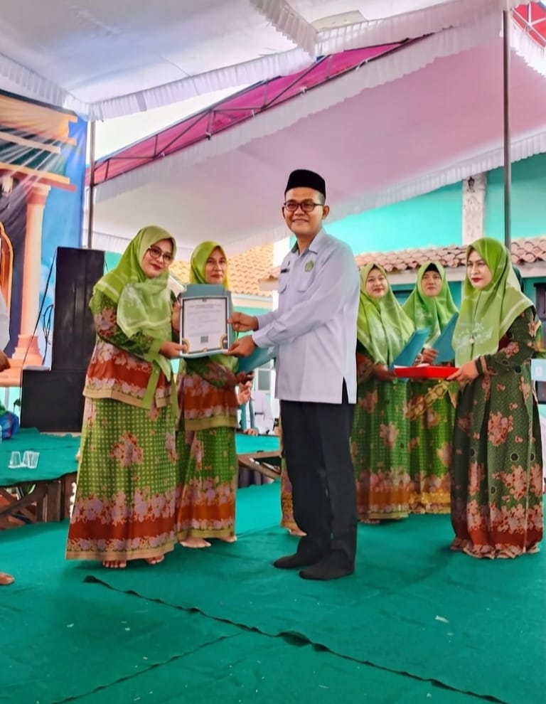 KUA Pasir Sakti Serahkan SKT Majelis Taklim, Perkuat Pembinaan Keagamaan Di Masyarakat