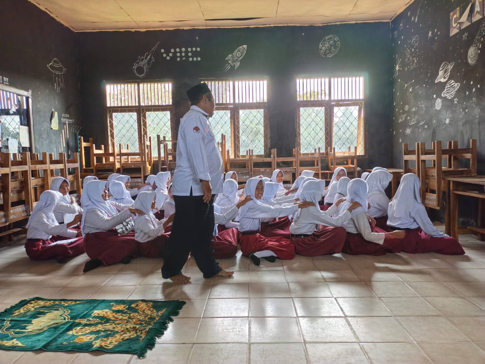 Tanamkan Akhlak Sejak Hari Pertama, KUA Bekri Hadir Membina Siswa Baru Melalui MATAMUDA