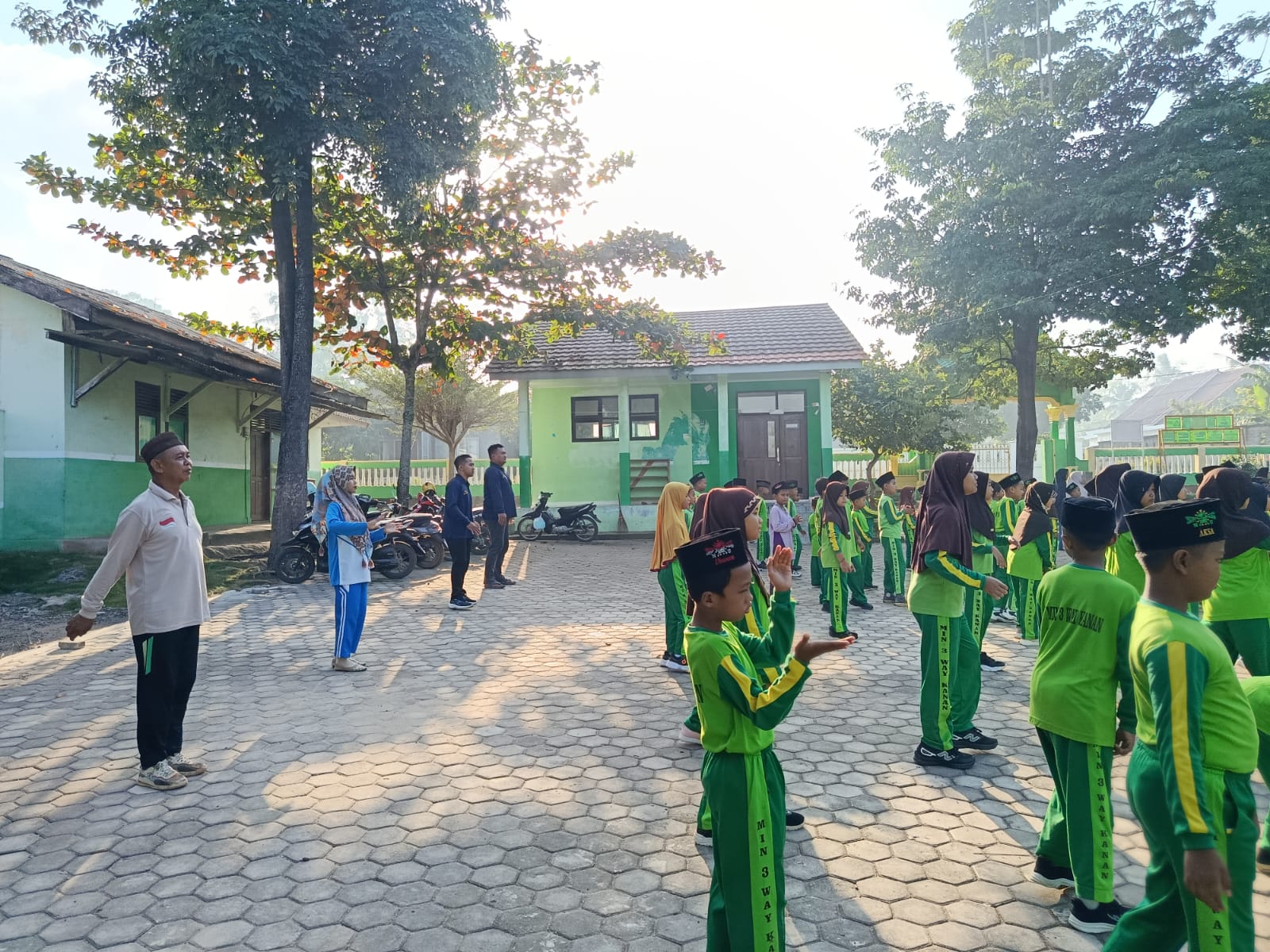 Tingkatkan Kebugaran, MIN 3 Way Kanan Laksanakan Senam Bersama