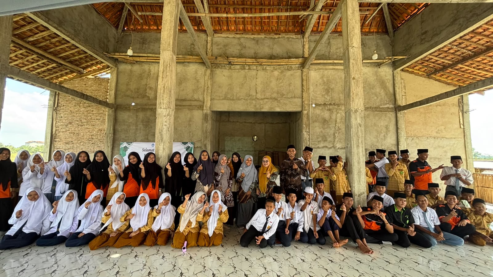 Penyuluh Agama Islam Trimurjo Tanamkan Akhlak Mulia Kepada Santri Baru Melalui Kegiatan MPLS