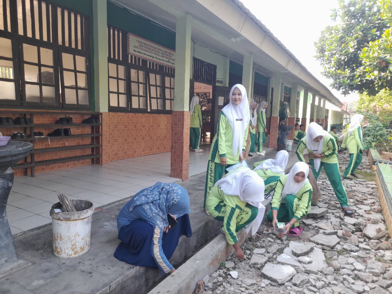 MAN 2 Lampung Utara Di Bawah Kepemimpinan Baru, Seputri Yani, Gelar "Sabtu Sehat Indah Bersemi"