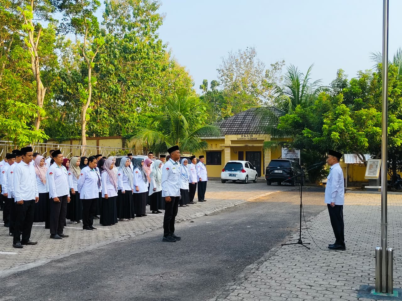 Pimpin Apel Pagi, Fathul Bahri Tekankan Niat Pengabdian Dan Disiplin ASN