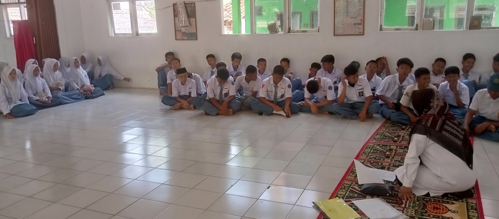 Guru BK MAN 1 Way Kanan Sosialisasikan Tata Tertib Untuk Memperkuat Disiplin Dan Karakter Peserta Didik Kelas X