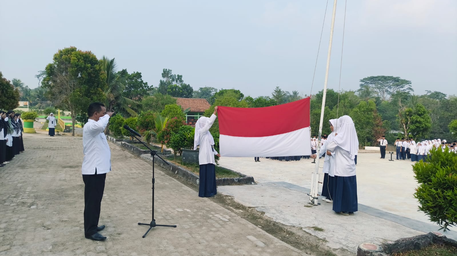 Semangat Baru Di Awal Semester: Kepala MTsN 2 Way Kanan Ajak Siswa Terapkan Disiplin Dan Eco-Theology
