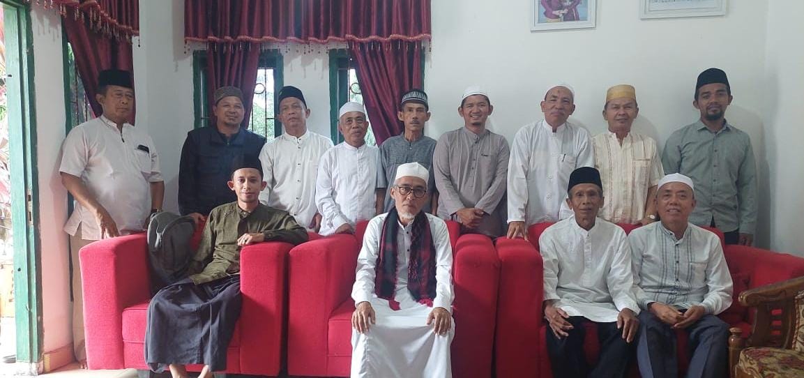 3 Pegawai KUA Blambangan Umpu Membersamai MT Silaturahmi Haji Dan Hajah BBU