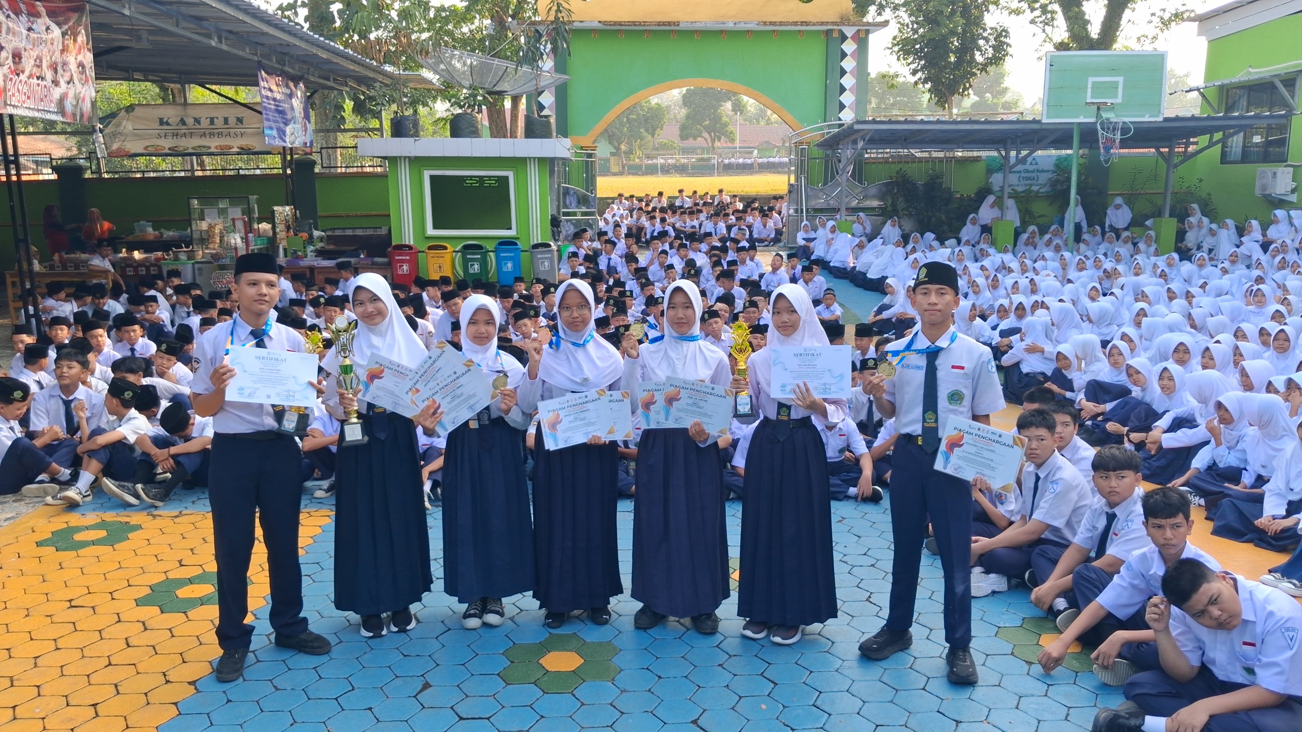 Murid MTsN 1 Tanggamus Banjir Prestasi Di Bidang Renang, Olimpiade Bahasa Arab, Dan Literasi