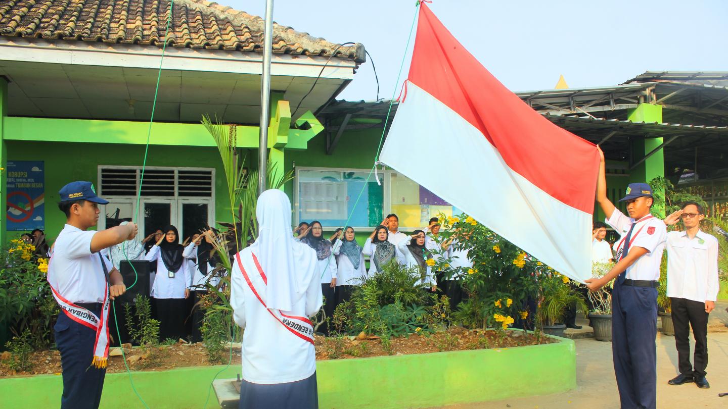 Bangun Karakter Generasi Masa Depan, Waka Kurikulum MTsN 1 Lamsel Tekankan Disiplin Dan Spiritual Di Upacara Senin