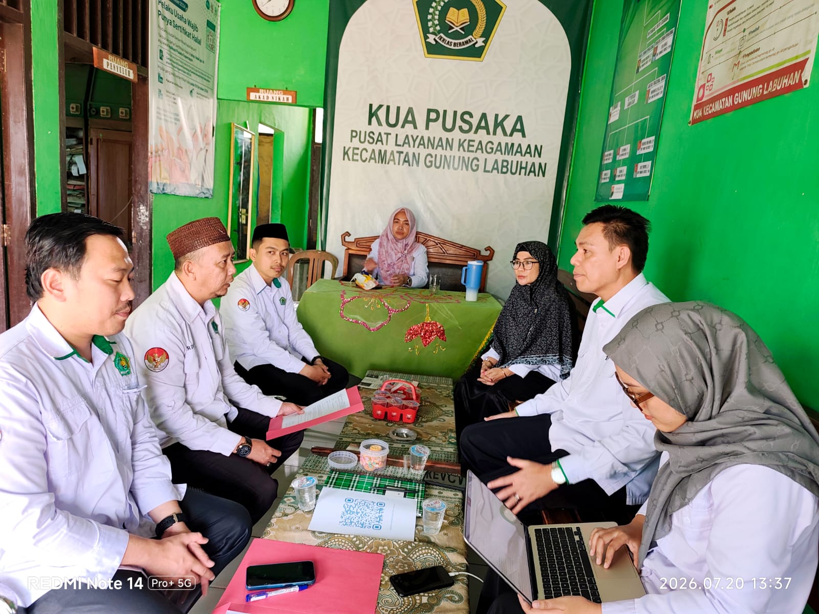 Kepala KUA Gunung Labuhan Terima Kunjungan LPM UIN Raden Intan Lampung