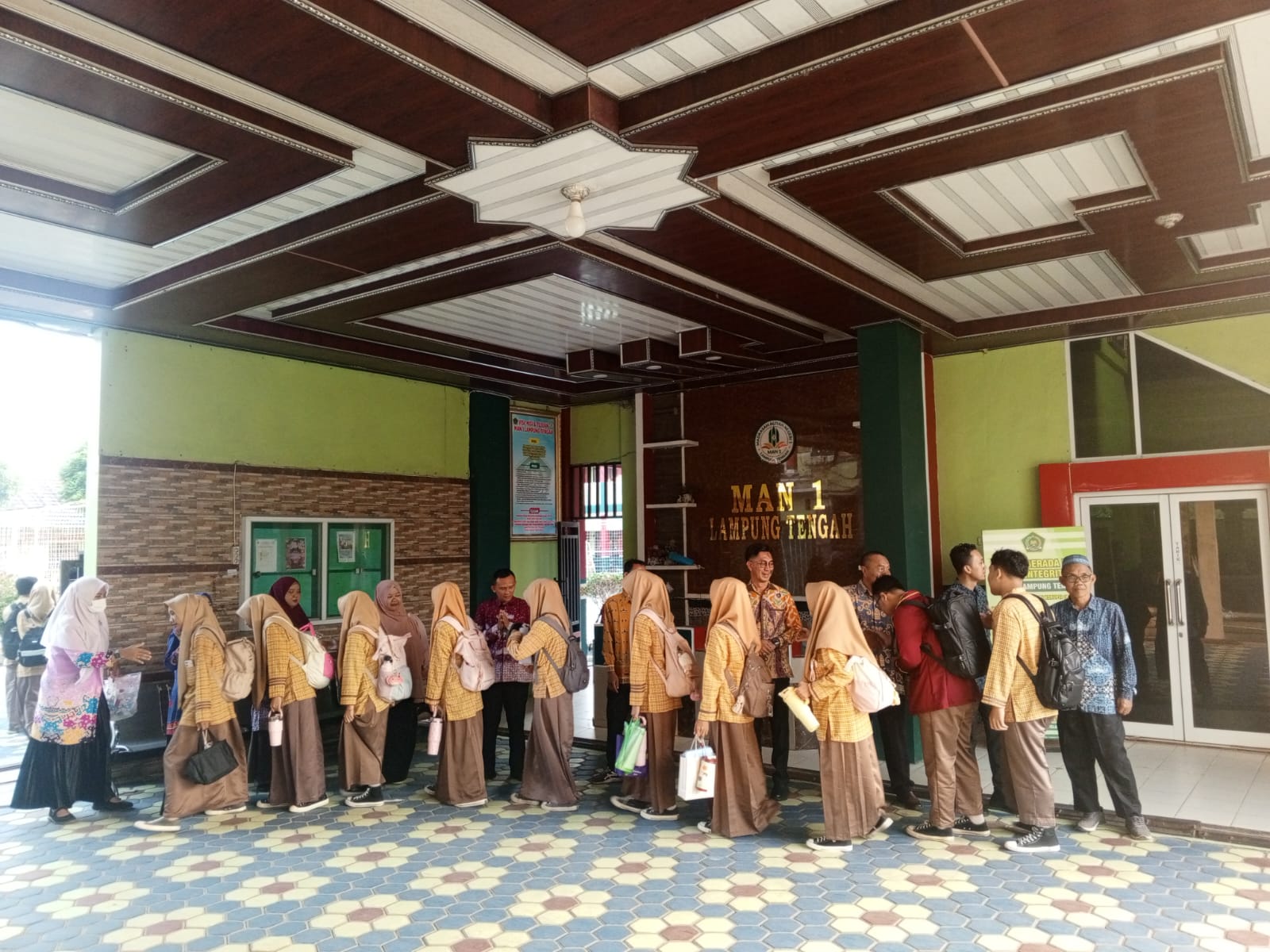 Transformasi Karakter Generasi Z: MAN 1 Lampung Tengah Yakin Pembiasaan 5S Jadi Benteng Moral Siswa Di Era Digital