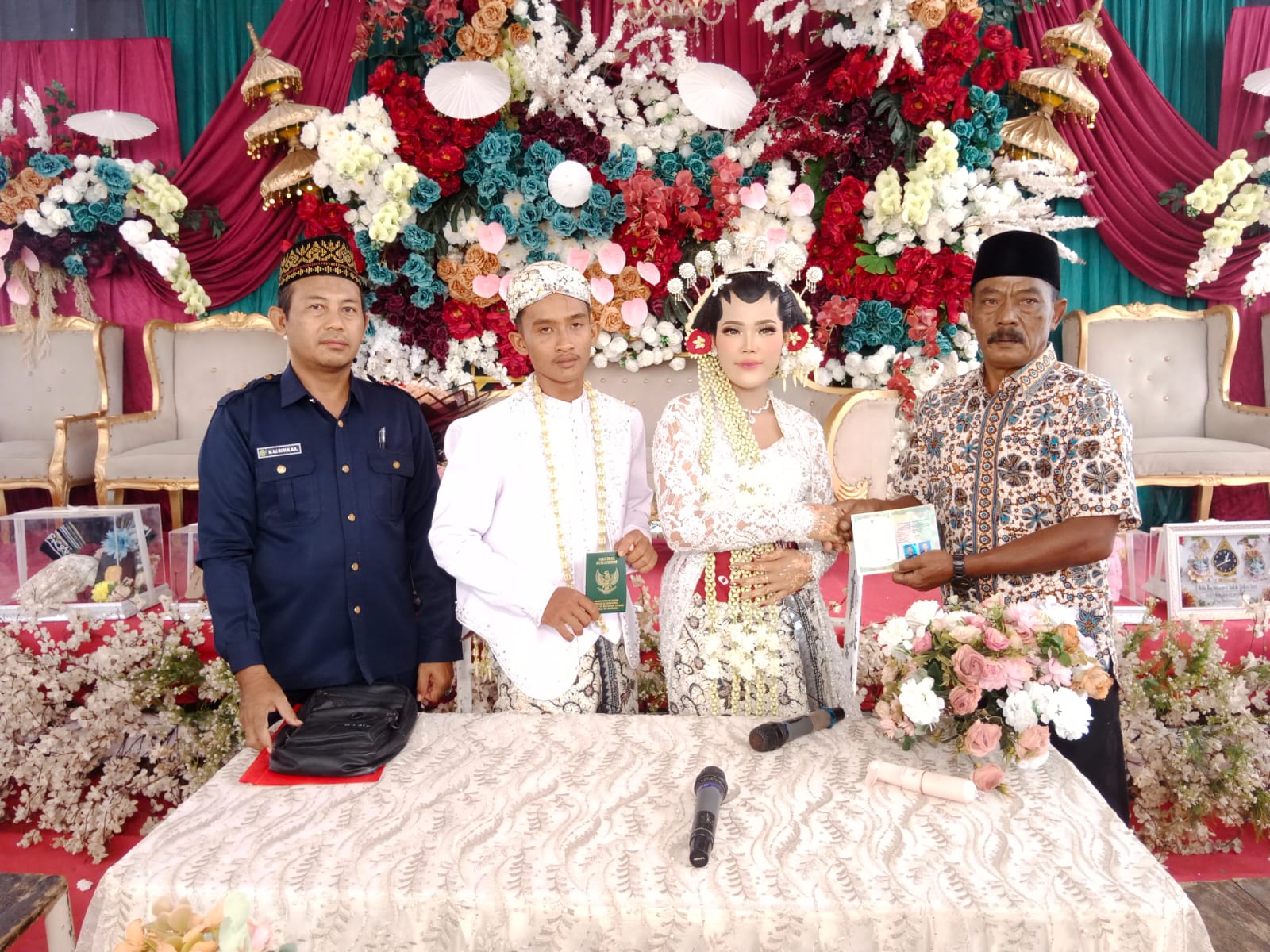Janji Suci Terucap di Bumi Jaya, Kepala KUA Negara Batin Satukan Riski Kurniawan dan Indah Wulandari
