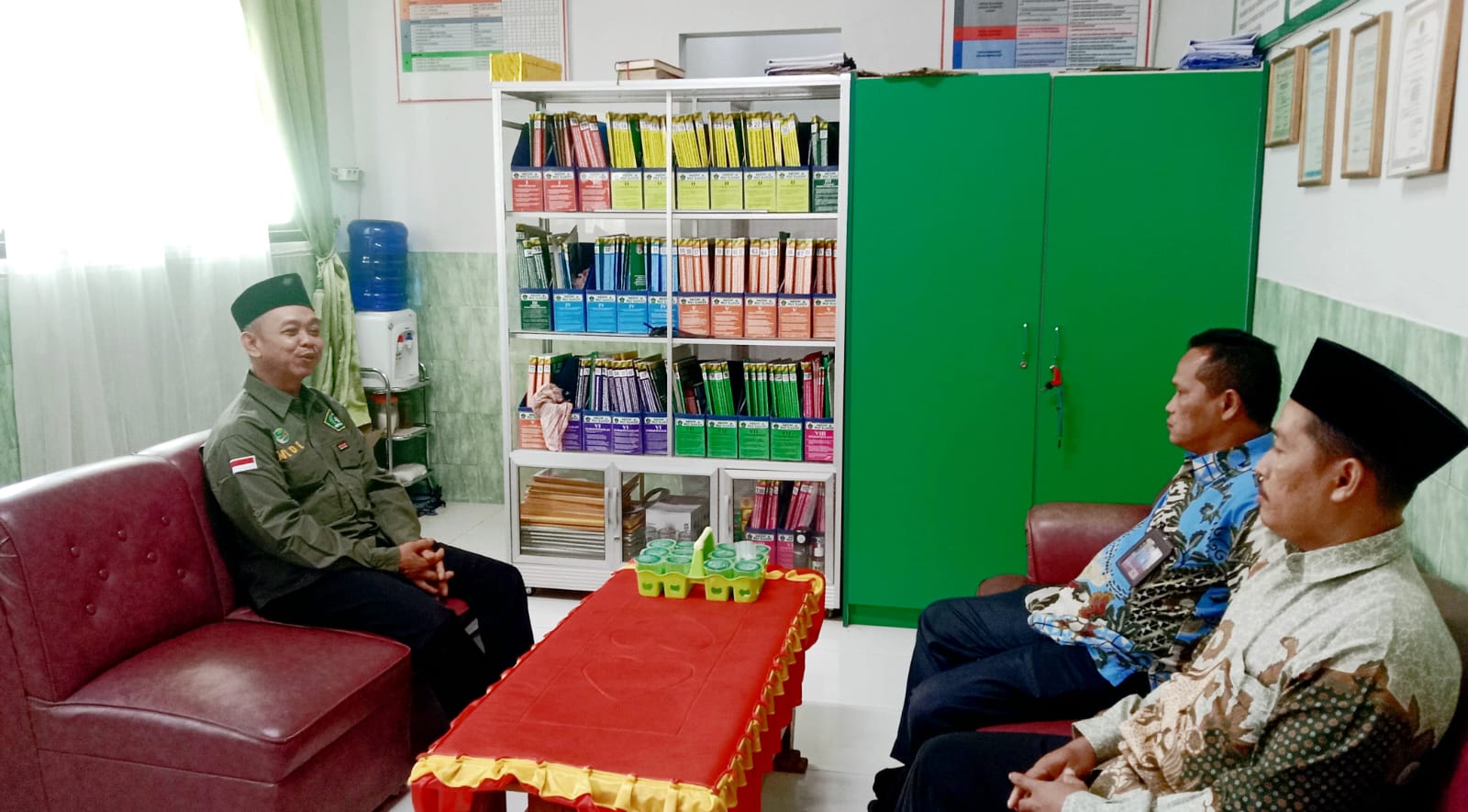 Perkuat Silaturahmi dan Sinergi, Kepala MTsN 2 Way Kanan Kunjungi MIN 3 Way Kanan