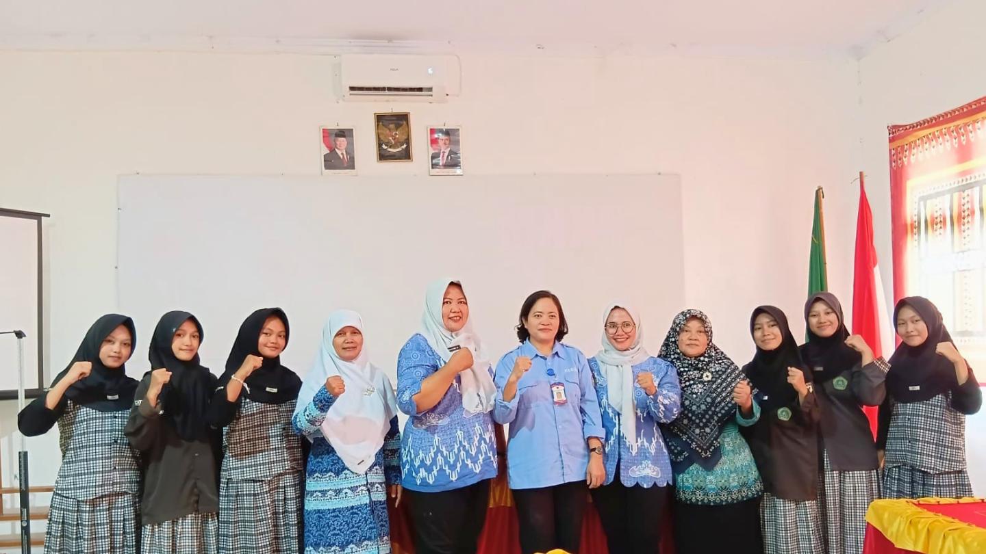 Wujudkan Madrasah Sehat, MTsN 3 Lampung Selatan Gandeng Puskesmas Way Panji Gelar Pemeriksaan CKG dan Skrining Kesehatan