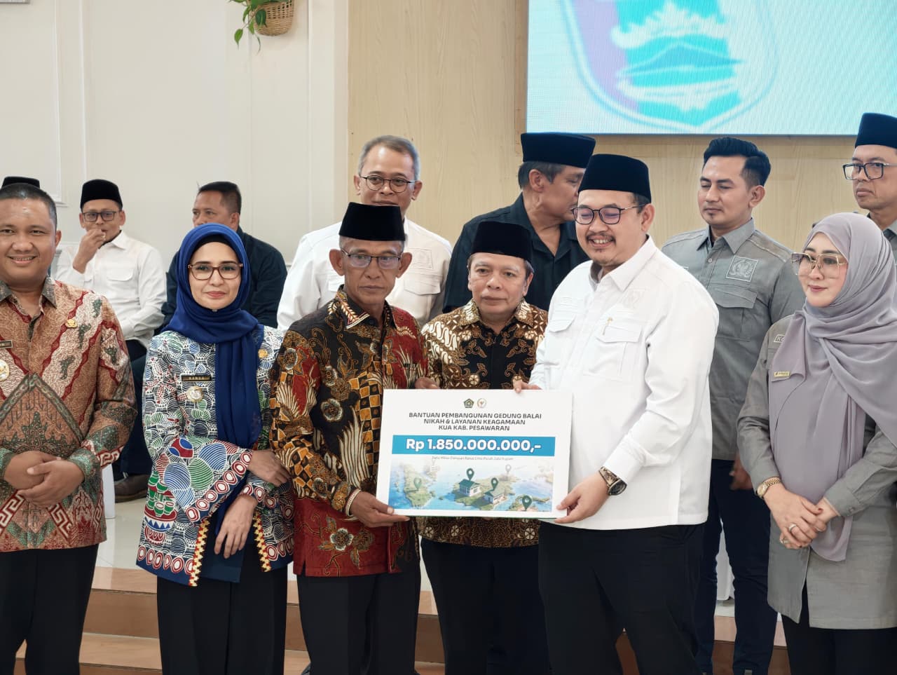 Kepala Kankemenag Pesawaran Hadiri Kunjungan Kerja Reses Komisi VIII DPR RI, Berbagai Bantuan Diserahkan Secara Simbolis