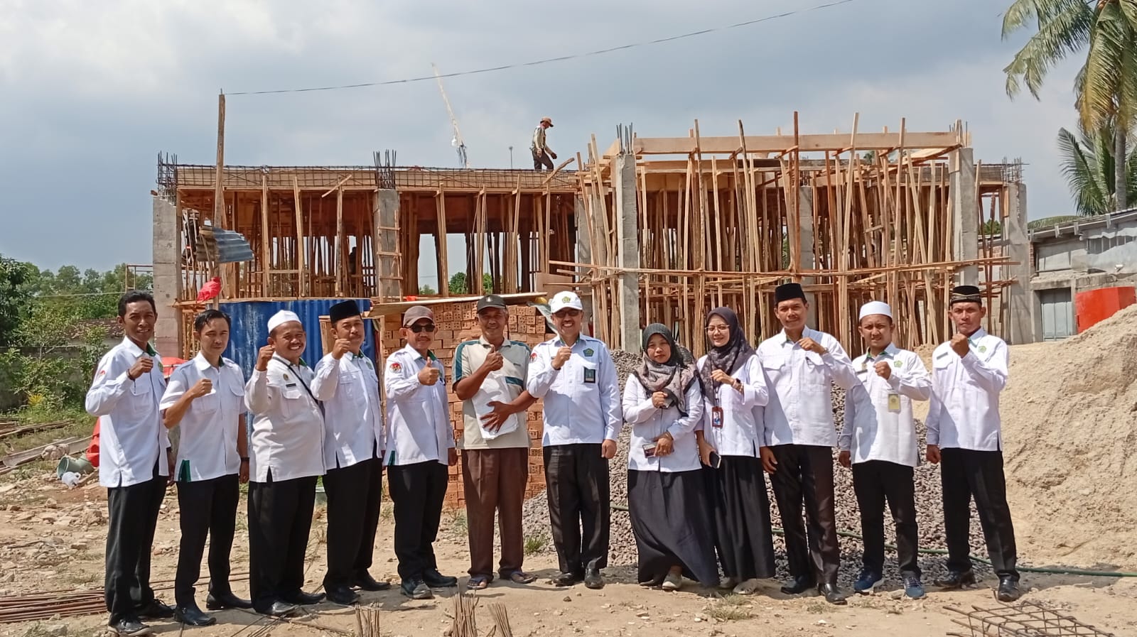 Kepala Kemenag Lampung Tengah Tinjau Progres SBSN KUA Seputih Raman, Pastikan Pembangunan Tepat Sasaran