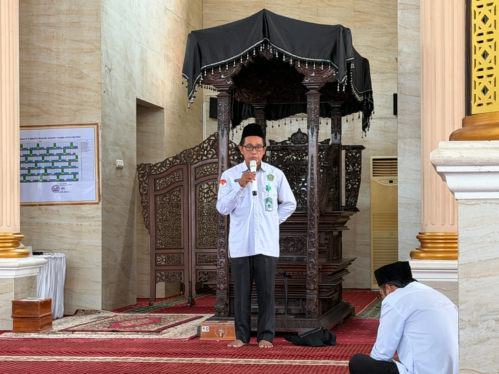 Kasubbag TU Kemenag Kota Metro Sampaikan Kultum Dzuhur di Masjid Agung Taqwa, Ajak Jamaah Istikamah Salat Berjamaah